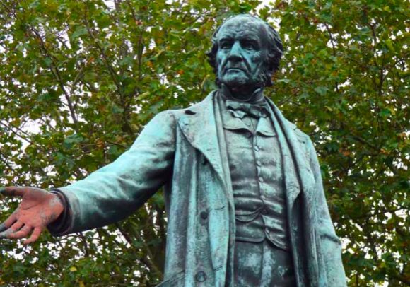 ES London Statues